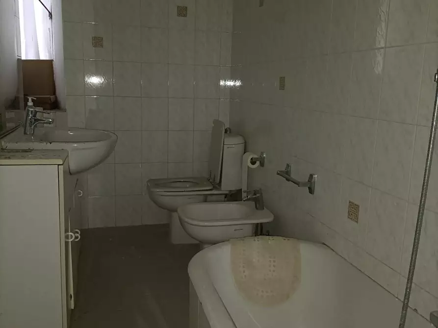 Immagine 10 di Appartamento in vendita  a Carrara