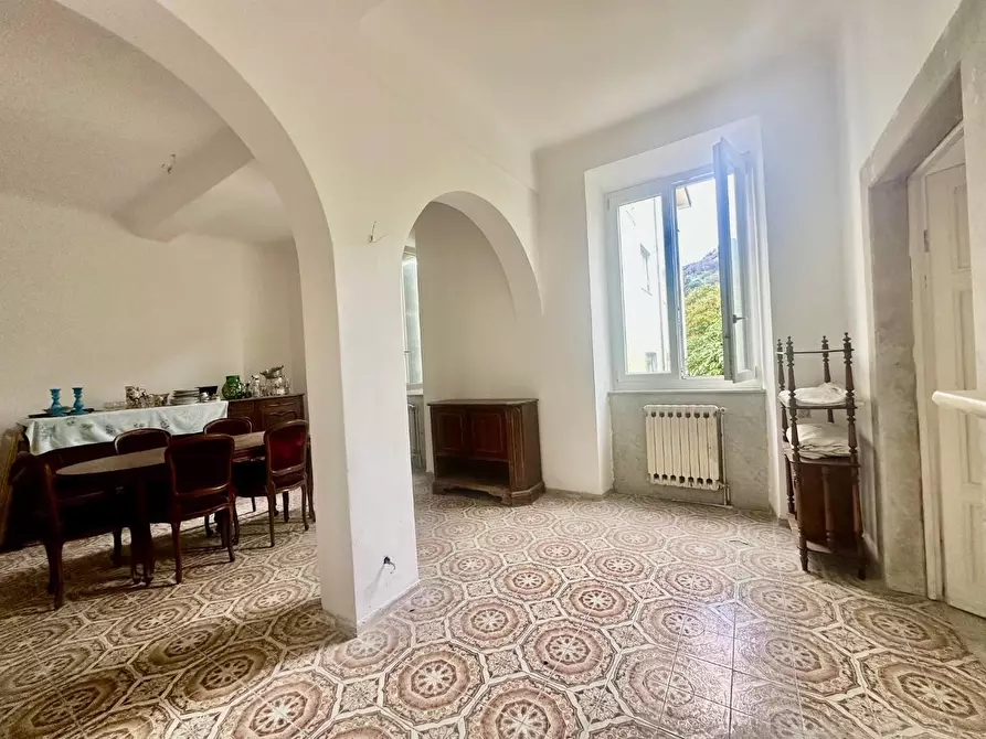 Immagine 2 di Appartamento in vendita  a Carrara