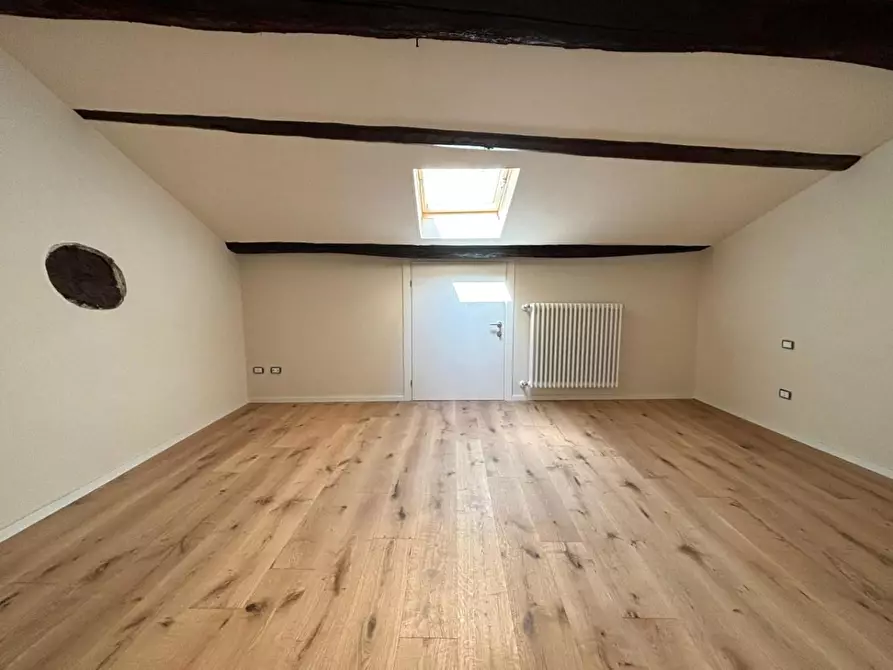 Immagine 13 di Appartamento in vendita  a Lucca