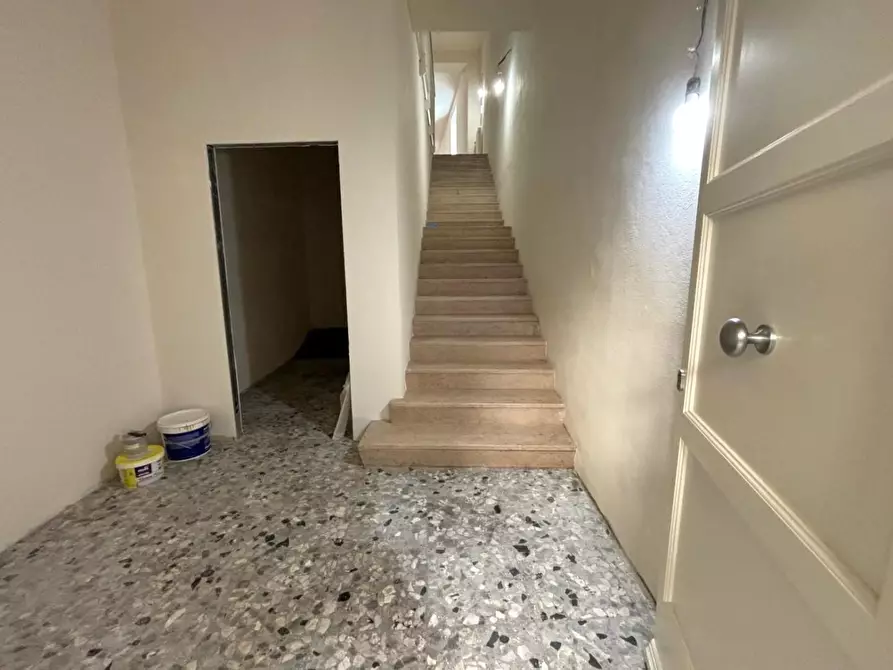 Immagine 17 di Appartamento in vendita  a Lucca