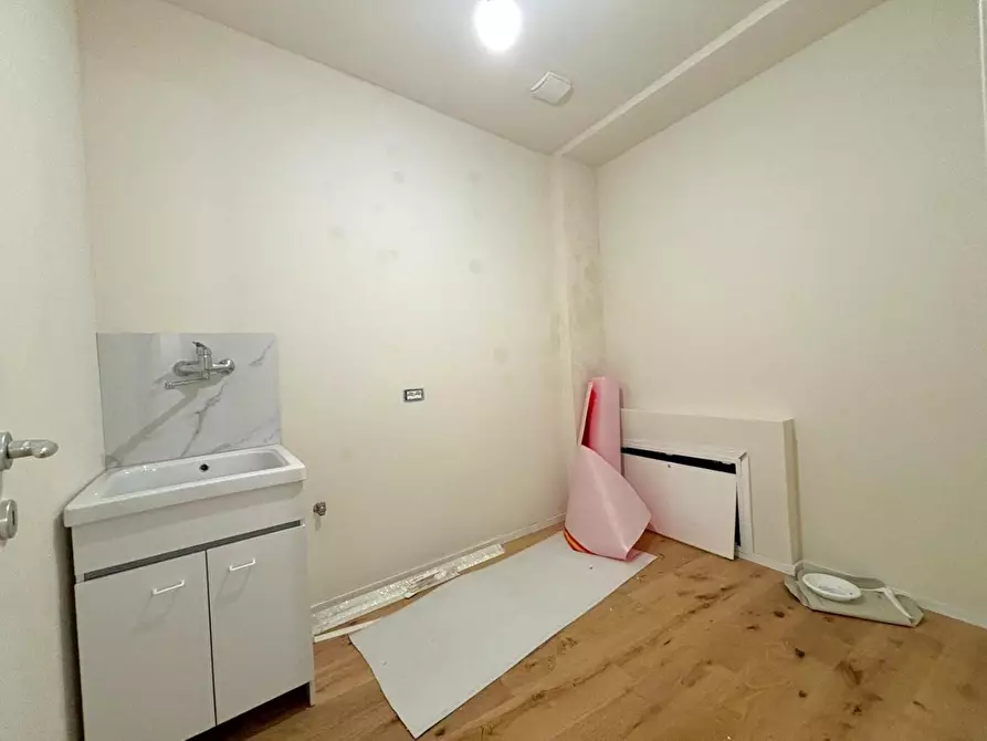 Immagine 5 di Appartamento in vendita  a Lucca