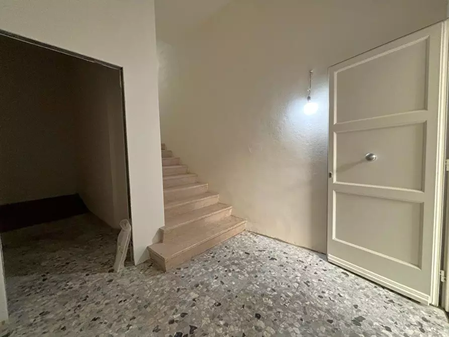 Immagine 16 di Appartamento in vendita  a Lucca