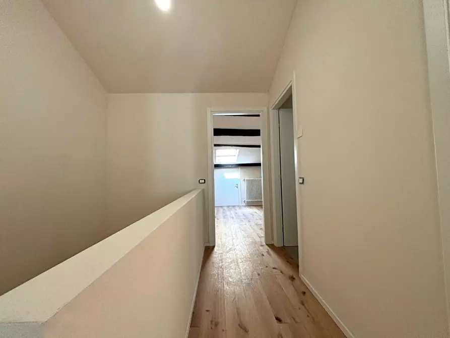 Immagine 10 di Appartamento in vendita  a Lucca