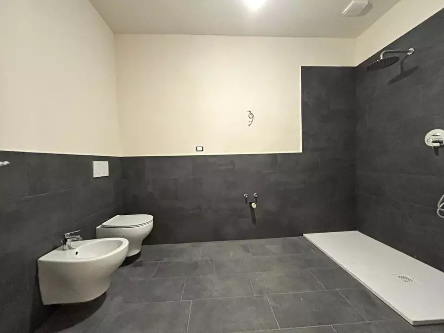 Immagine 6 di Appartamento in vendita  a Lucca