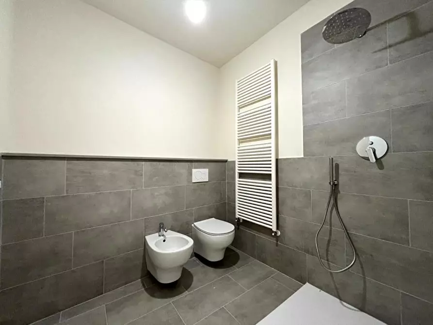 Immagine 15 di Appartamento in vendita  a Lucca