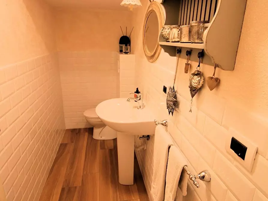 Immagine 13 di Villa in vendita  a Pontedera