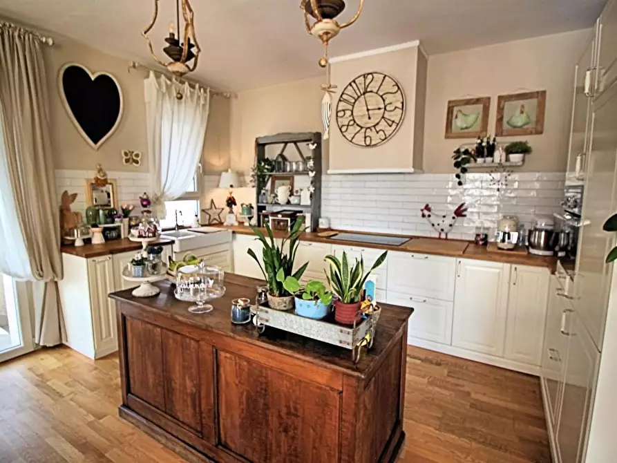 Immagine 18 di Villa in vendita  a Pontedera