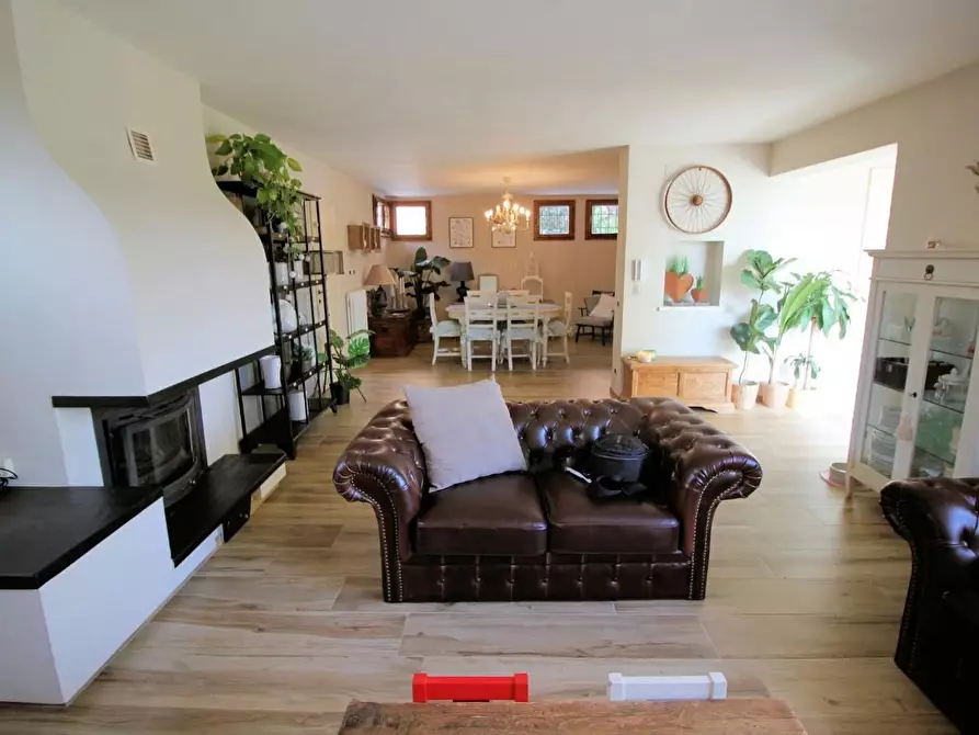 Immagine 7 di Villa in vendita  a Pontedera