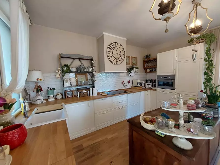 Immagine 15 di Villa in vendita  a Pontedera