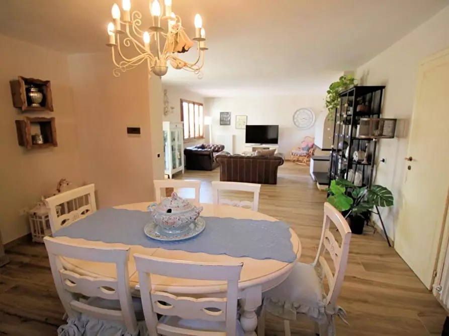 Immagine 10 di Villa in vendita  a Pontedera