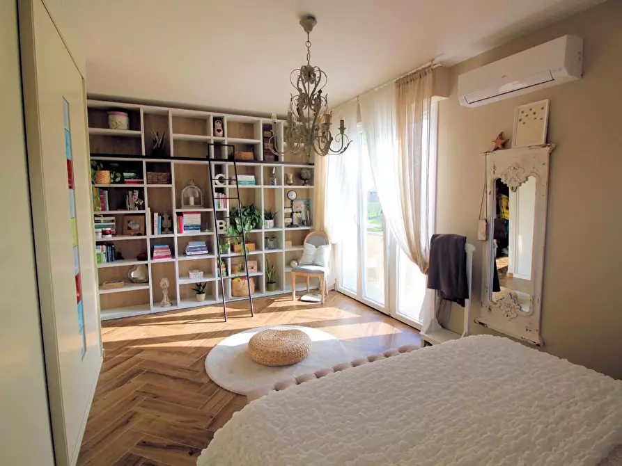 Immagine 26 di Villa in vendita  a Pontedera