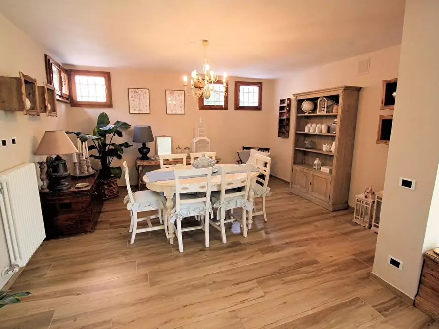 Immagine 12 di Villa in vendita  a Pontedera
