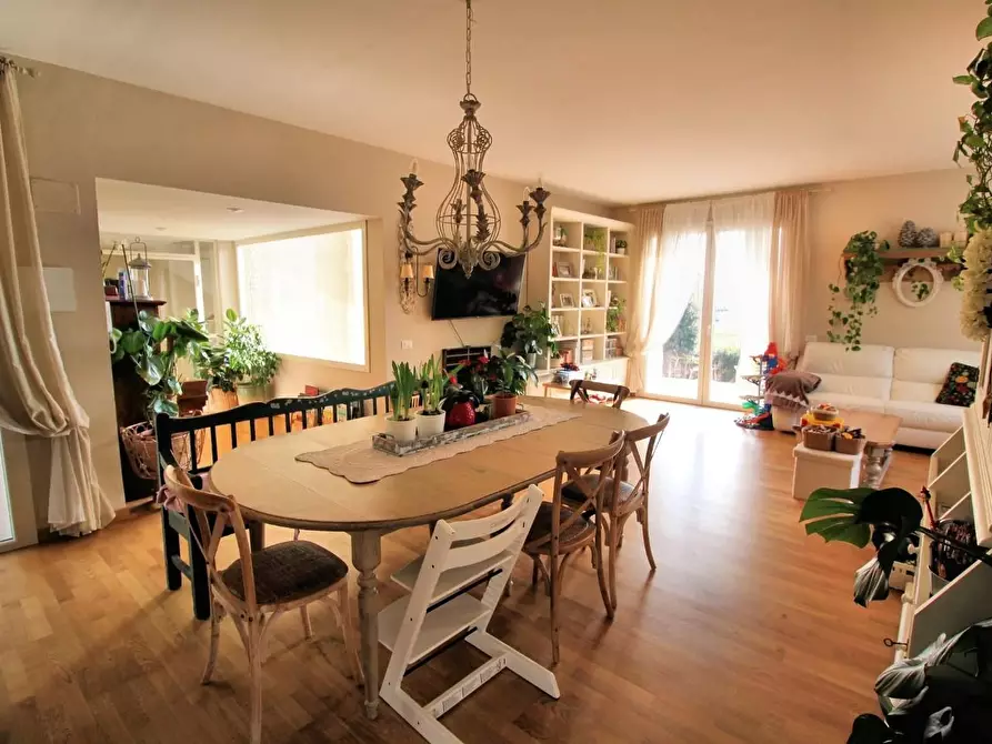 Immagine 9 di Villa in vendita  a Pontedera