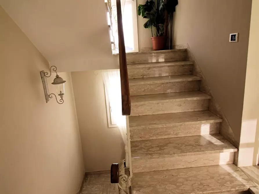 Immagine 14 di Villa in vendita  a Pontedera