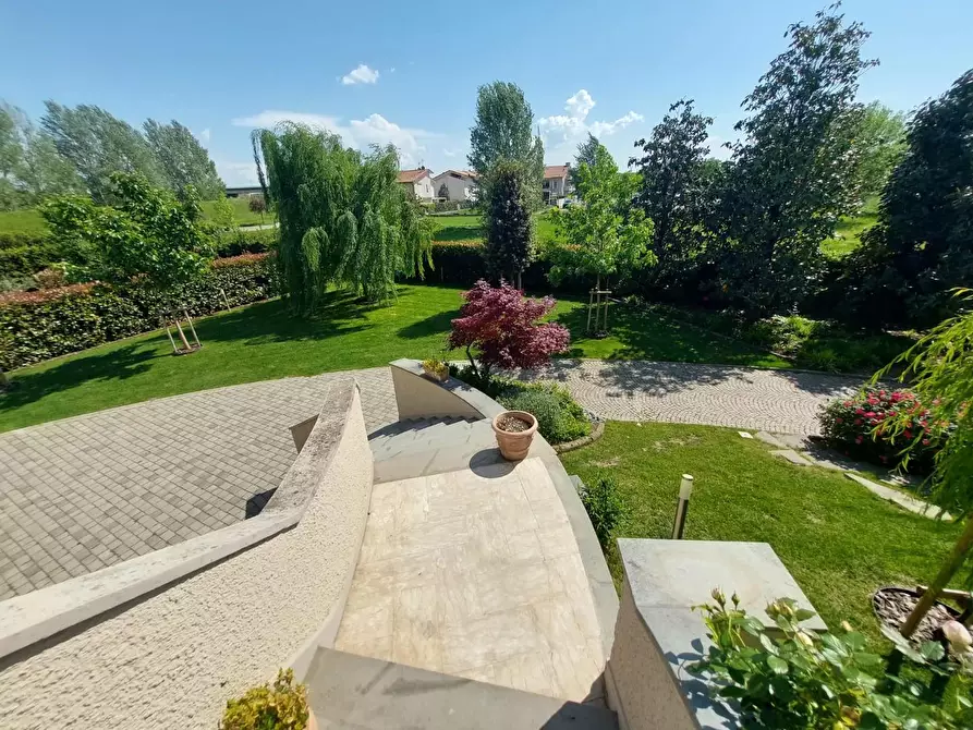 Immagine 4 di Villa in vendita  a Pontedera