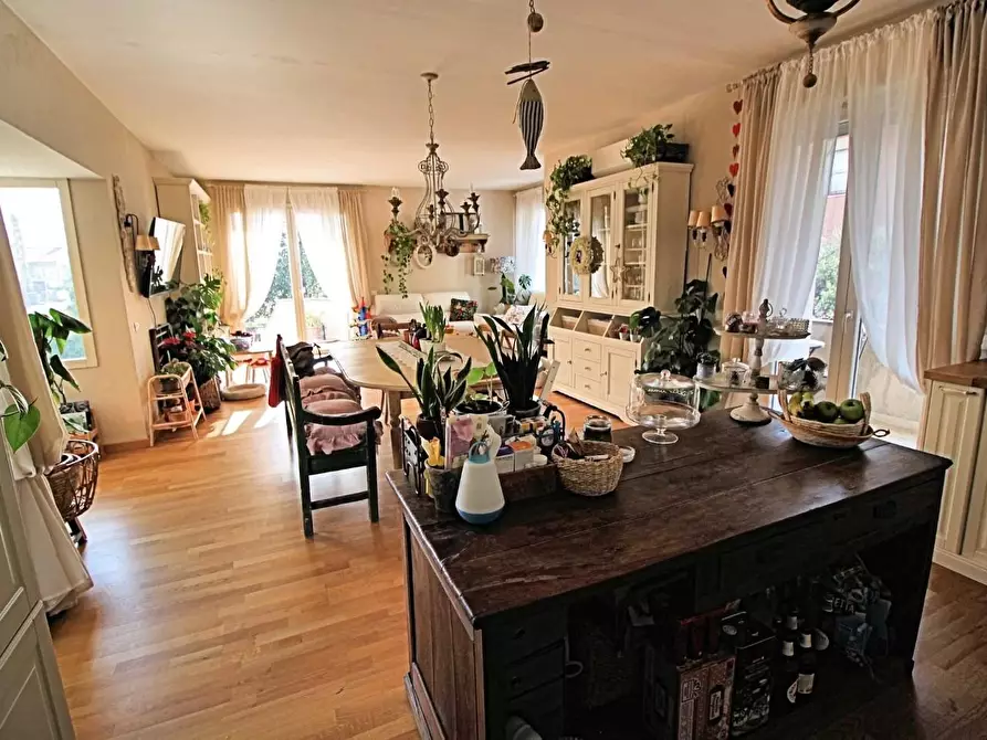 Immagine 8 di Villa in vendita  a Pontedera