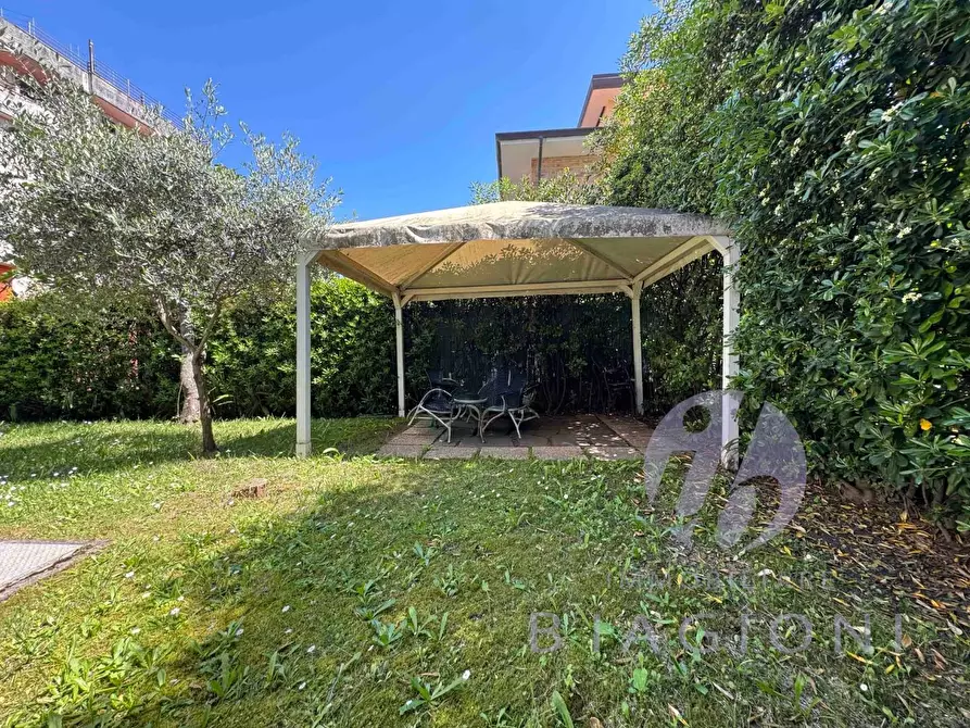 Immagine 21 di Appartamento in vendita  a Pietrasanta