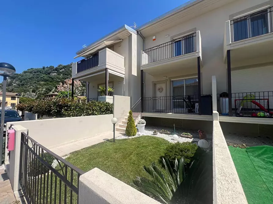 Immagine 23 di Villetta a schiera in vendita  a Vecchiano