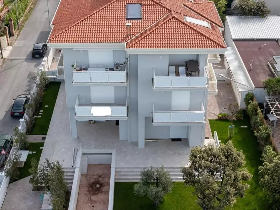 Immagine 15 di Appartamento in vendita  a Pietrasanta