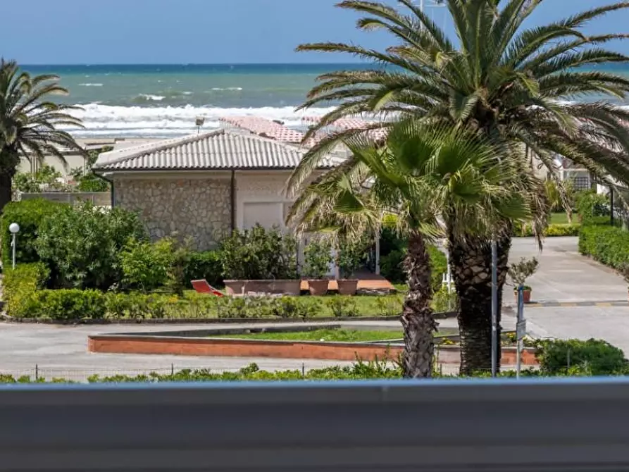 Immagine 11 di Appartamento in vendita  a Pietrasanta