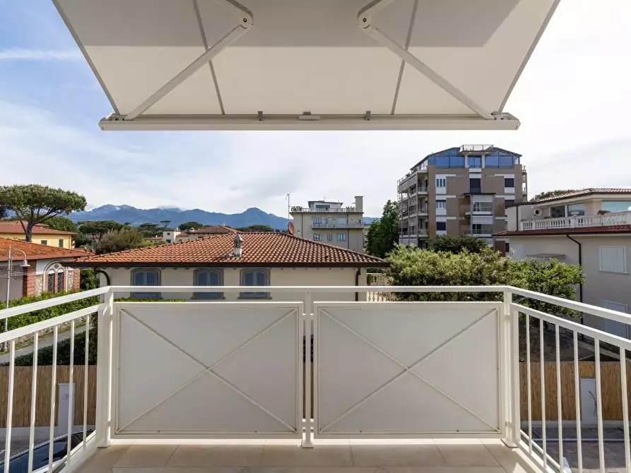 Immagine 10 di Appartamento in vendita  a Pietrasanta