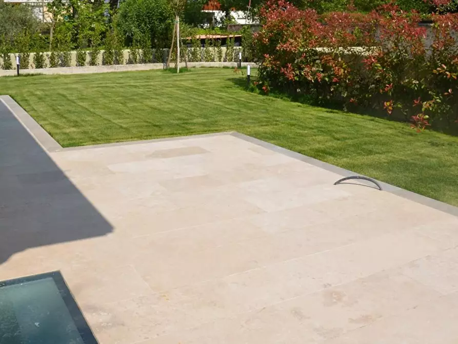 Immagine 9 di Appartamento in vendita  a Viareggio