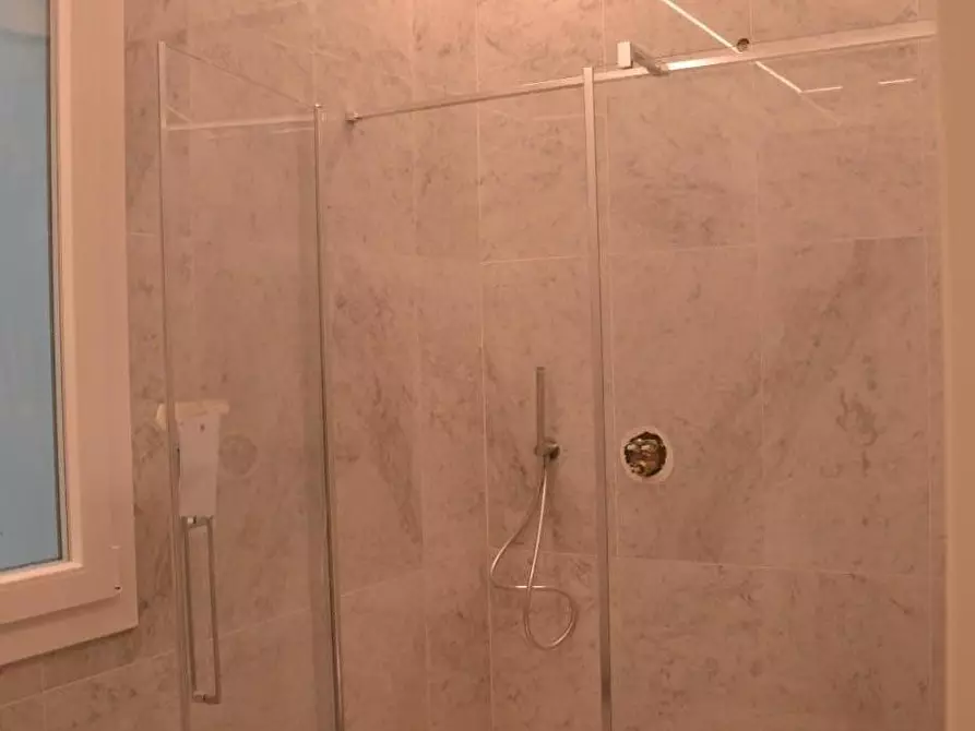 Immagine 8 di Appartamento in vendita  a Viareggio