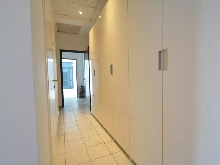 Immagine 6 di Ufficio in vendita  a Lucca