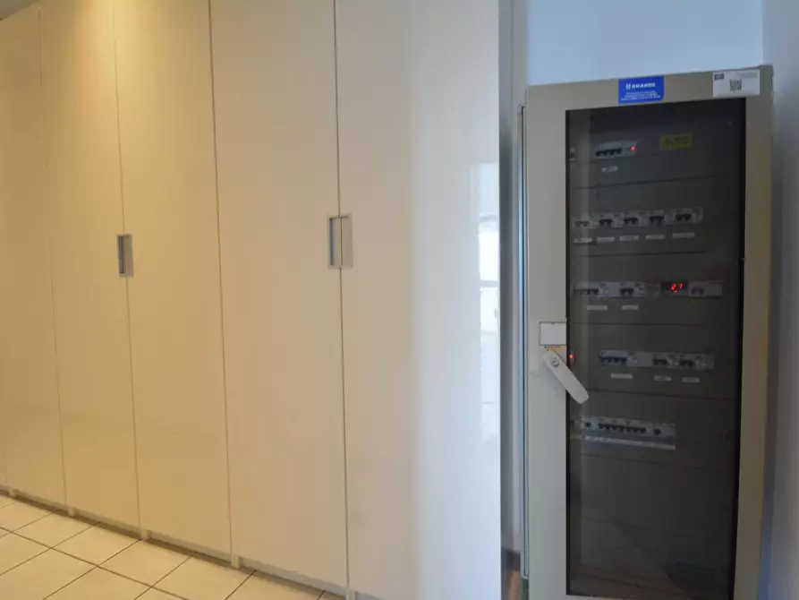 Immagine 5 di Ufficio in vendita  a Lucca