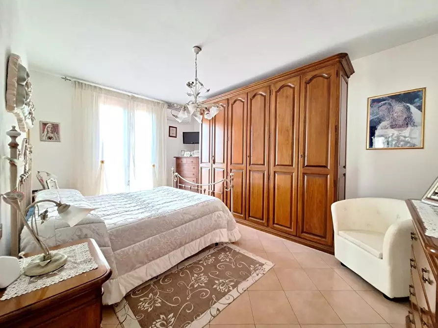 Immagine 11 di Villetta a schiera in vendita  a Calcinaia