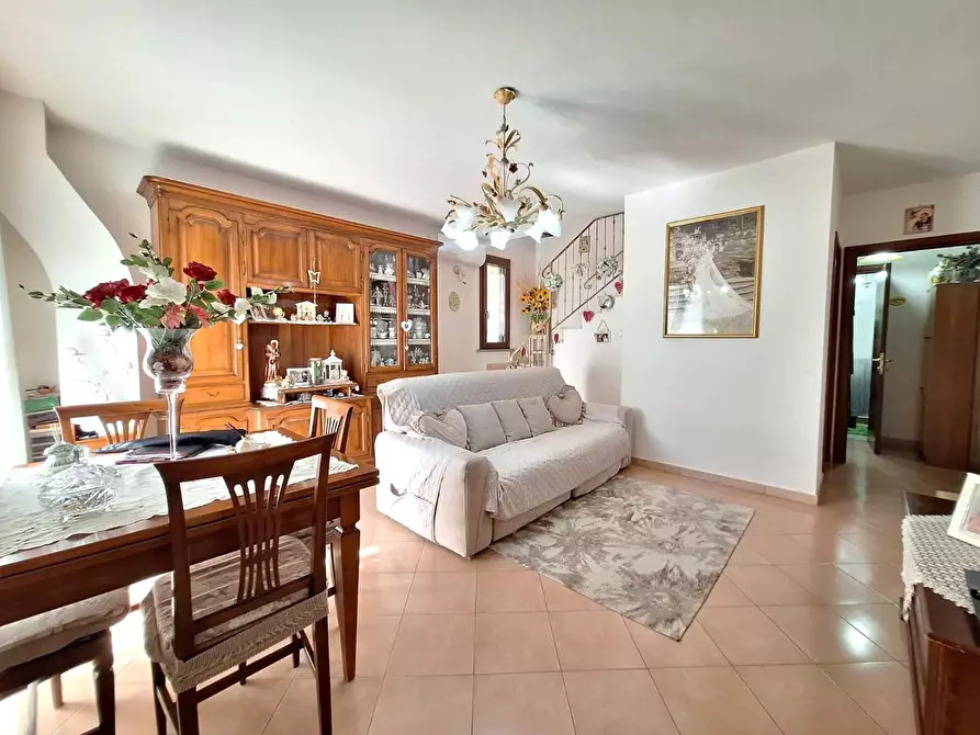 Immagine 3 di Villetta a schiera in vendita  a Calcinaia