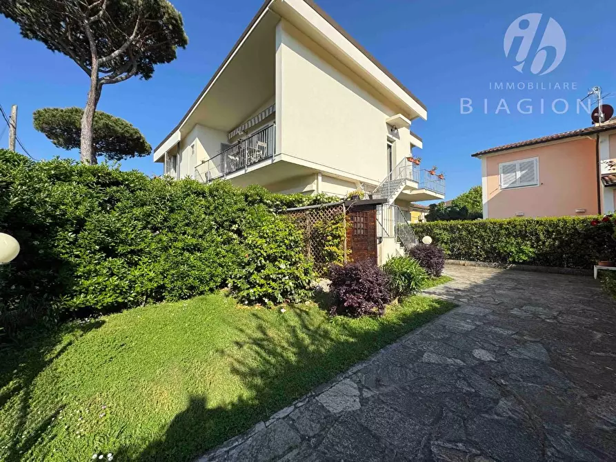 Immagine 1 di Appartamento in vendita  a Pietrasanta