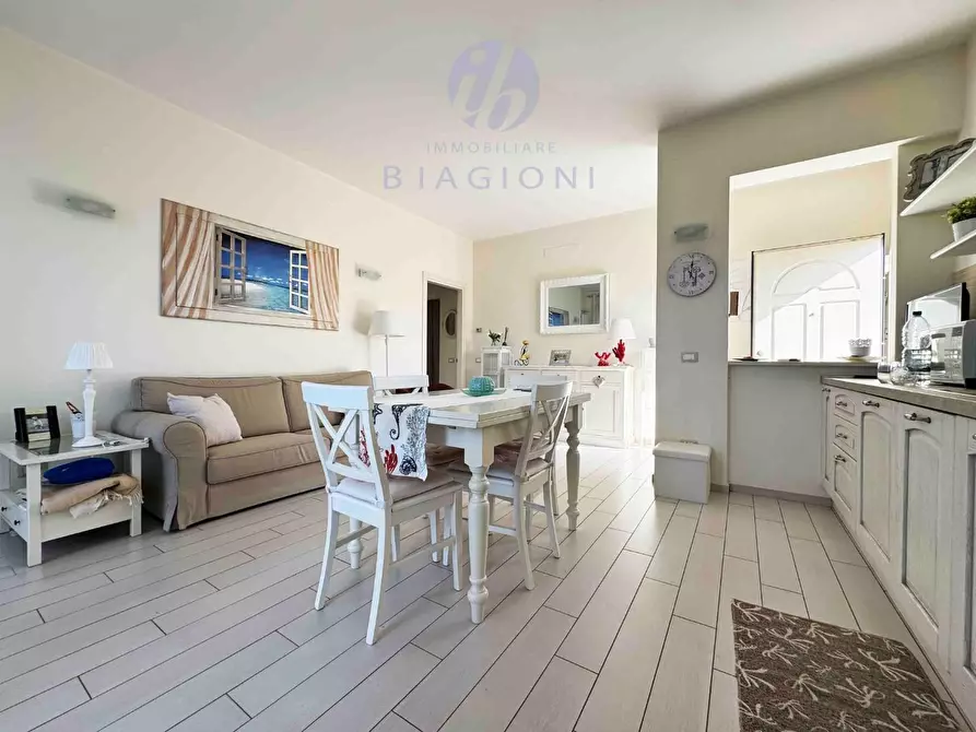 Immagine 13 di Appartamento in vendita  a Pietrasanta