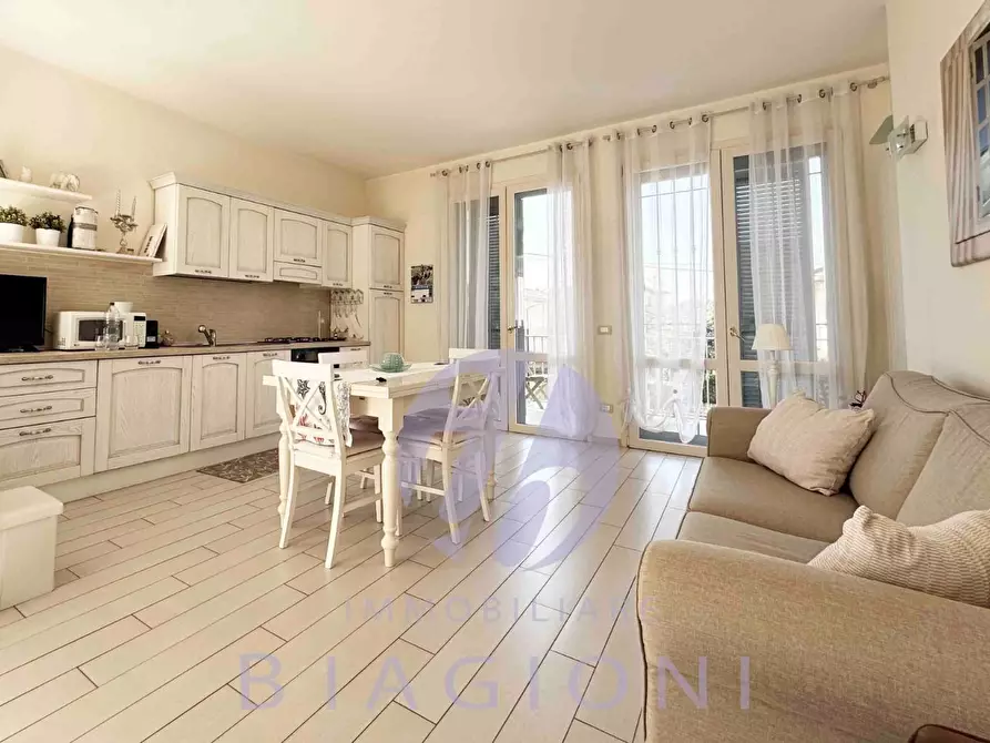 Immagine 14 di Appartamento in vendita  a Pietrasanta