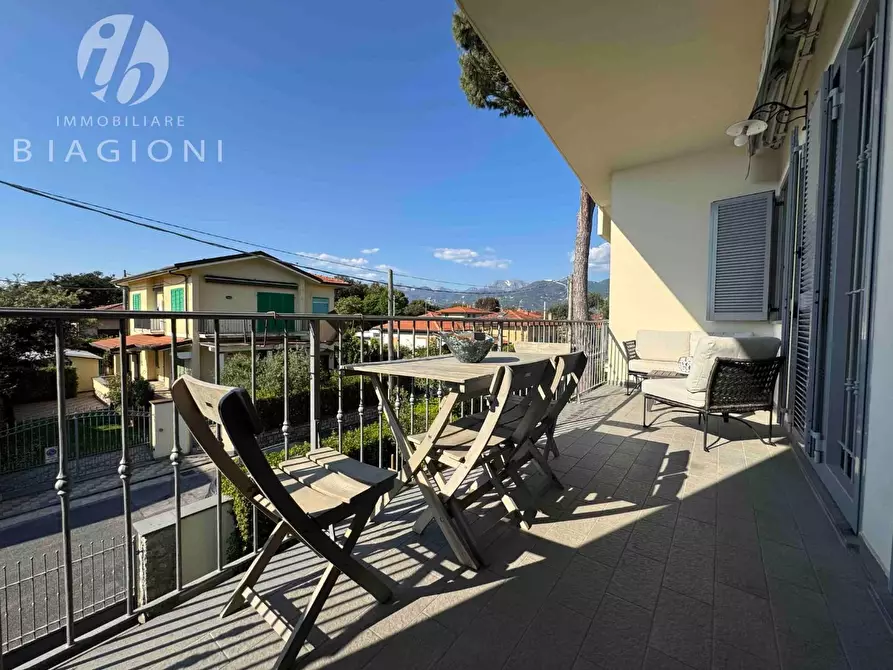 Immagine 5 di Appartamento in vendita  a Pietrasanta