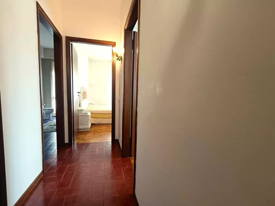 Immagine 17 di Appartamento in vendita  a Massa