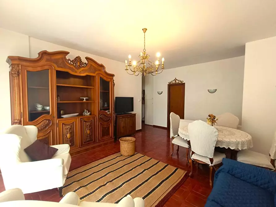 Immagine 12 di Appartamento in vendita  a Massa