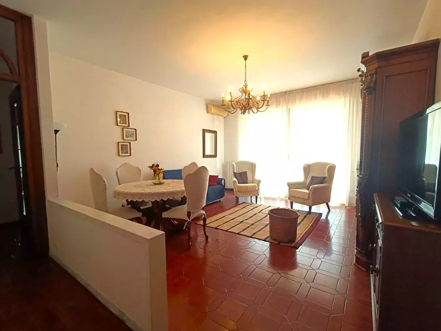 Immagine 10 di Appartamento in vendita  a Massa