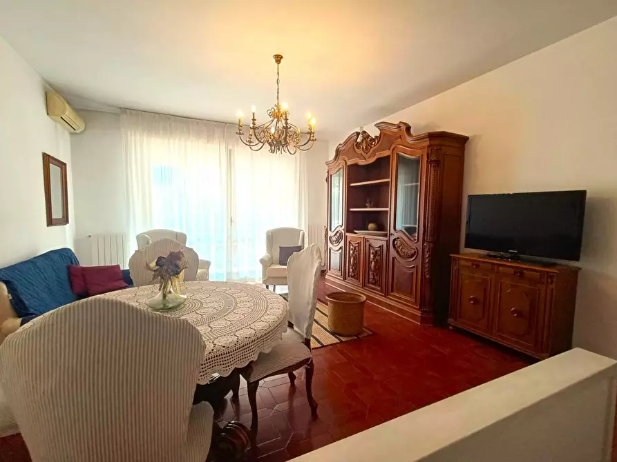 Immagine 2 di Appartamento in vendita  a Massa