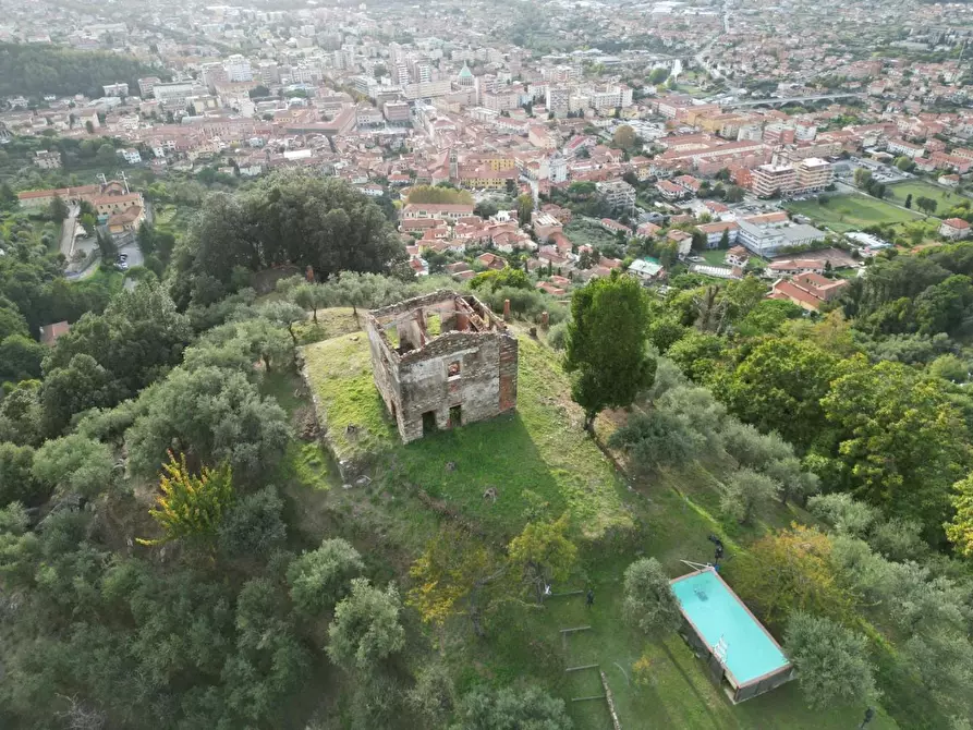 Immagine 16 di Villa in vendita  a Massa
