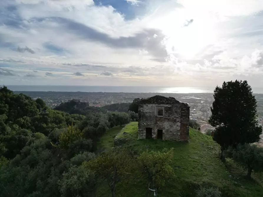 Immagine 18 di Villa in vendita  a Massa