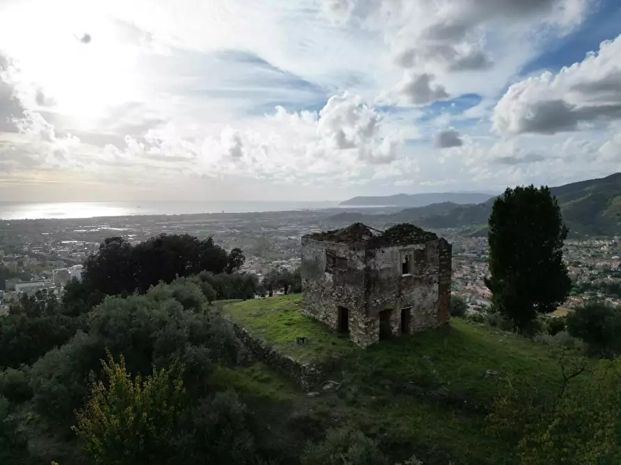 Immagine 19 di Villa in vendita  a Massa