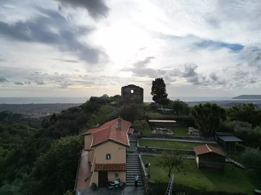 Immagine 12 di Villa in vendita  a Massa