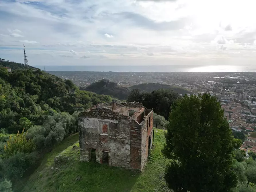 Immagine 20 di Villa in vendita  a Massa