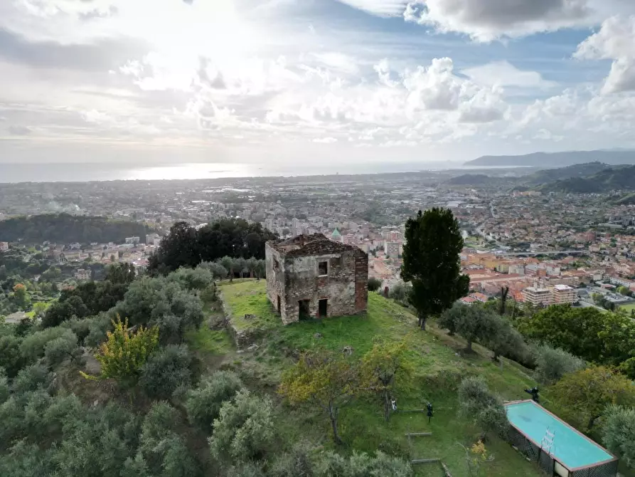 Immagine 21 di Villa in vendita  a Massa