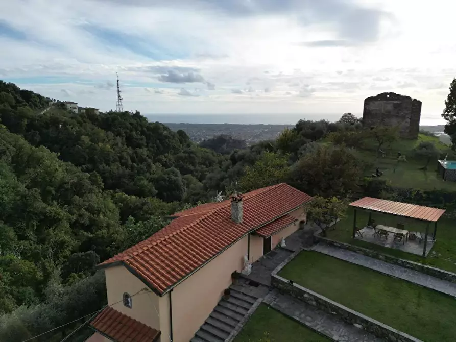 Immagine 5 di Villa in vendita  a Massa
