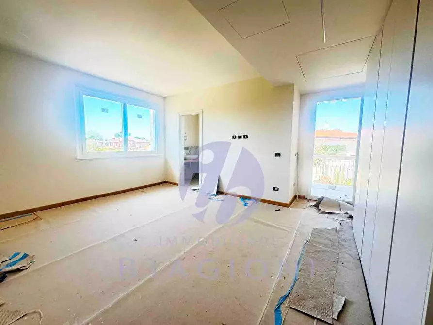 Immagine 19 di Villa in vendita  a Forte Dei Marmi