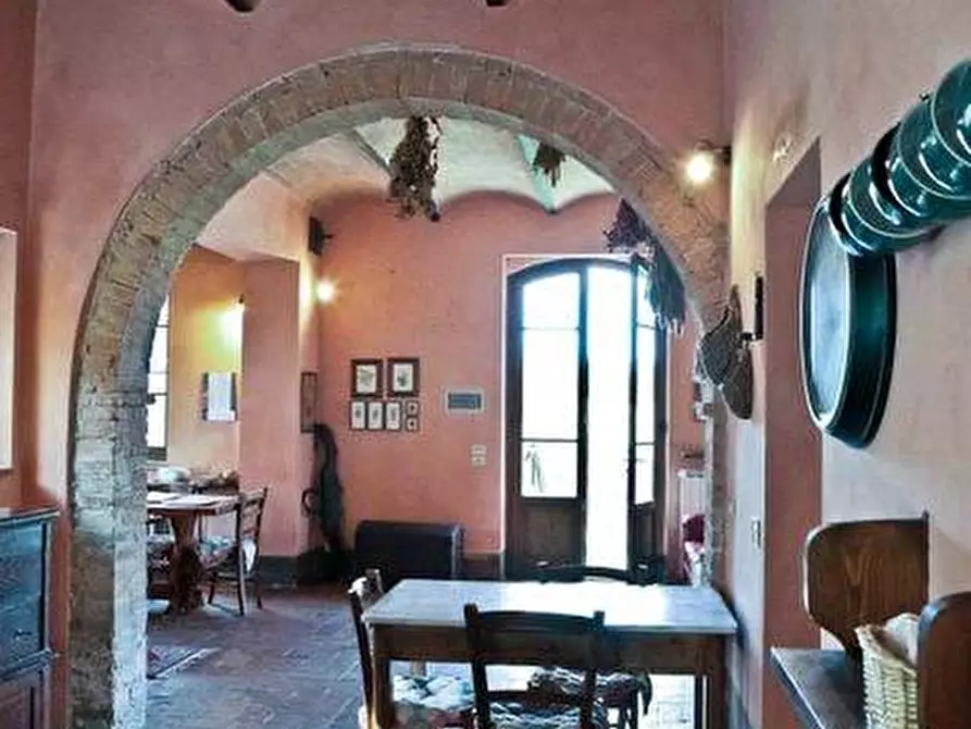 Immagine 30 di Casa colonica in vendita  a Buonconvento