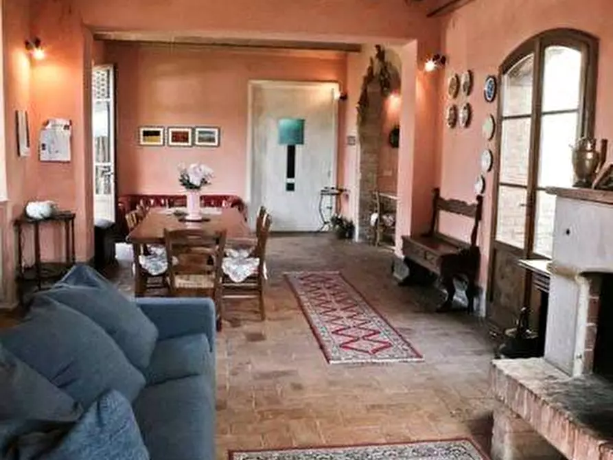 Immagine 1 di Casa colonica in vendita  a Buonconvento