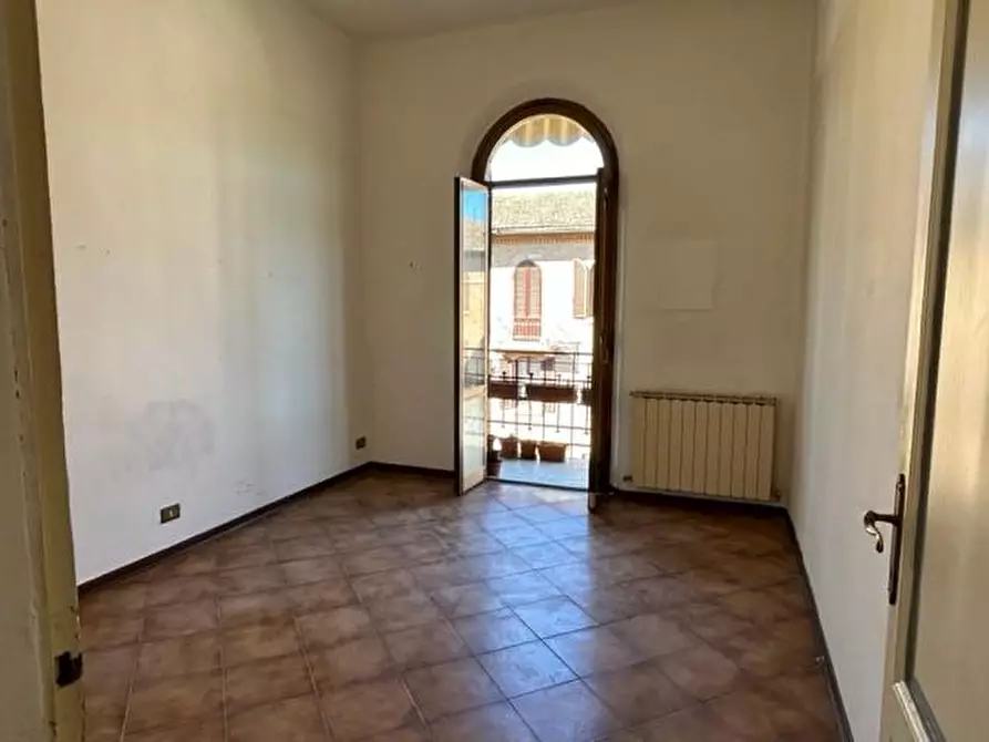 Immagine 3 di Appartamento in vendita  a Siena